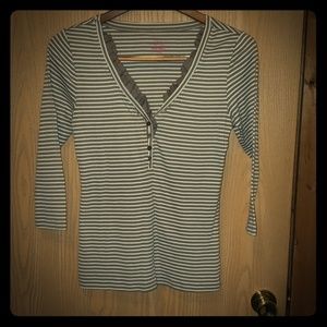 Old Navy L 3/4 sleeve tee ruffle neck